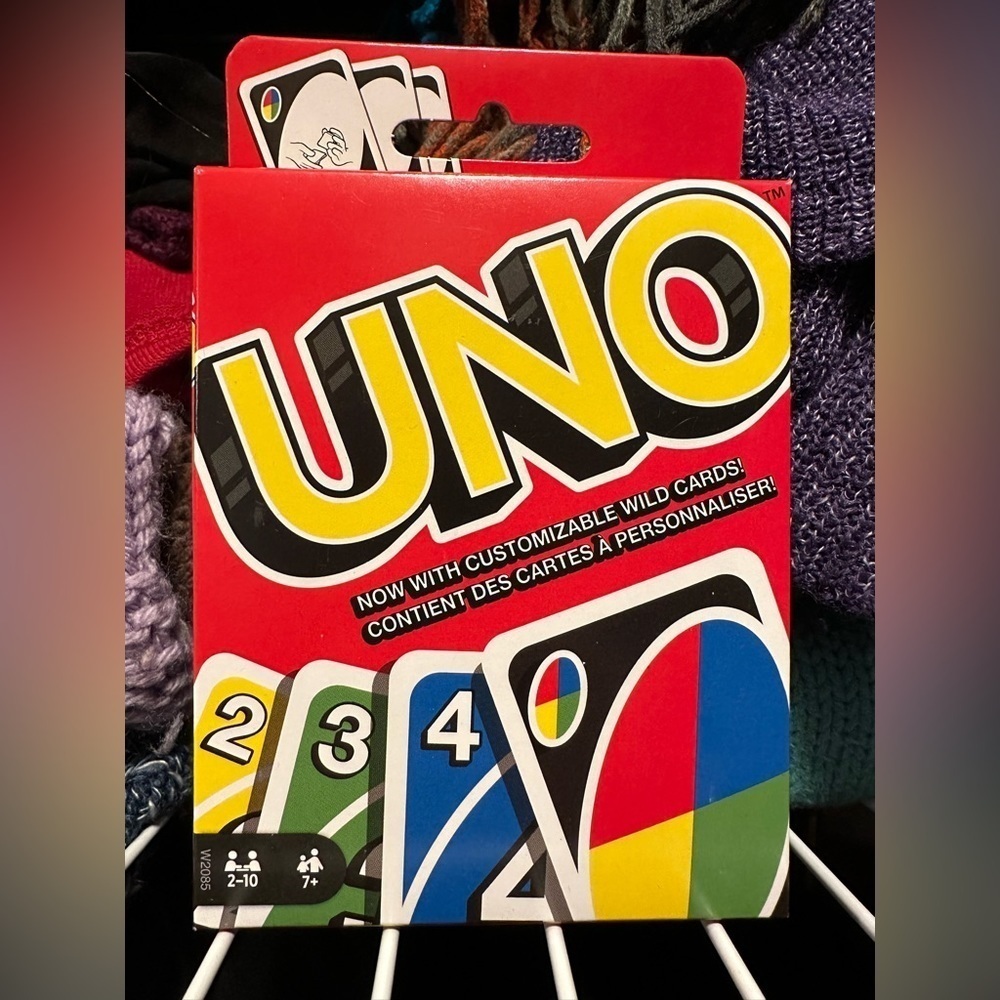 Uno card game